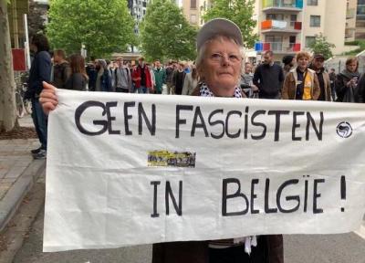 شعار معترضان در برابر مجلس اروپا: نه به فاشیسم در اروپا